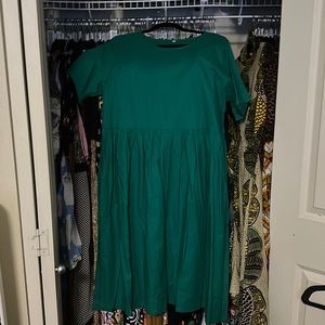Green linen dress with pockets